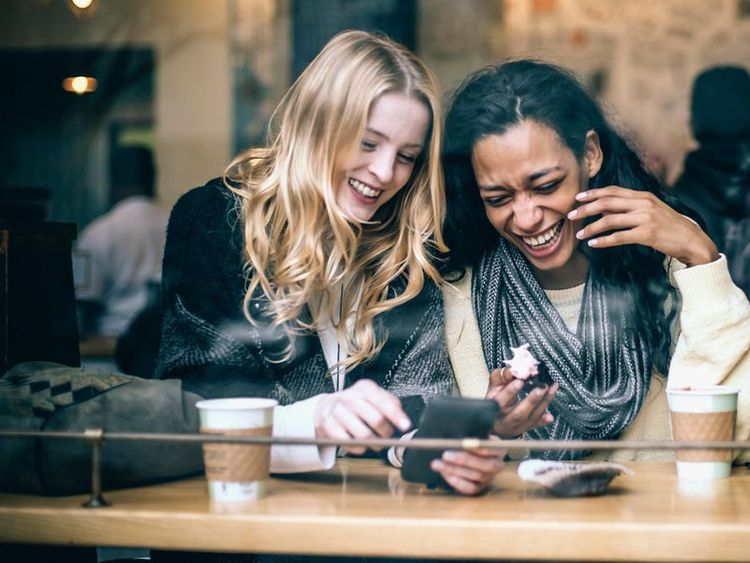 6 gestes simples pour entretenir votre amitié | So Busy Girls