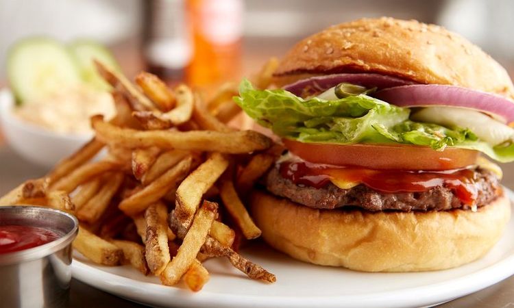 Voilà pourquoi vous préférez manger des frites plutôt que des légumes | So Busy Girls