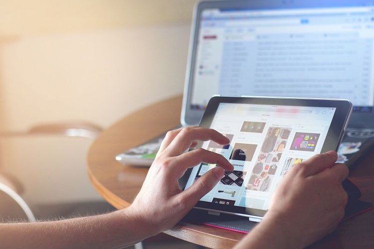 5 signes que vous passez beaucoup trop de temps sur les écrans | So Busy Girls