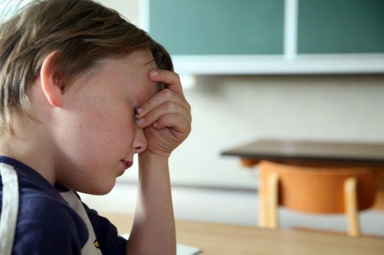 4 choses que les parents peuvent faire pour aider leurs enfants stressés | So Busy Girls