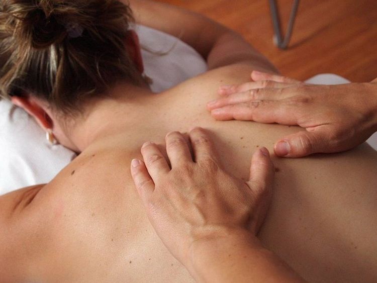 Douleurs dorsales : pourquoi tester la thalasso ? | So Busy Girls