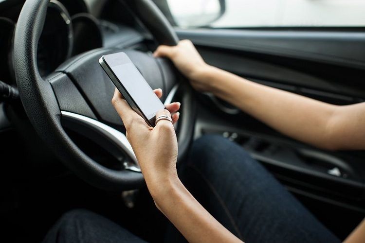 5 choses qu'il vaut mieux éviter quand on conduit | So Busy Girls
