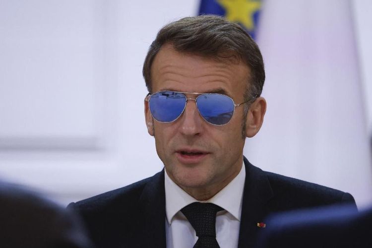 "Au départ, c’était pour un cadeau…" : comment les lunettes d’Emmanuel Macron ont créé un buzz mondial | So Busy Girls