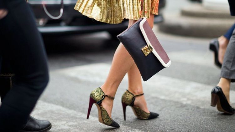 5 bonnes raisons de ne pas porter de talons même si on est petite | So Busy Girls