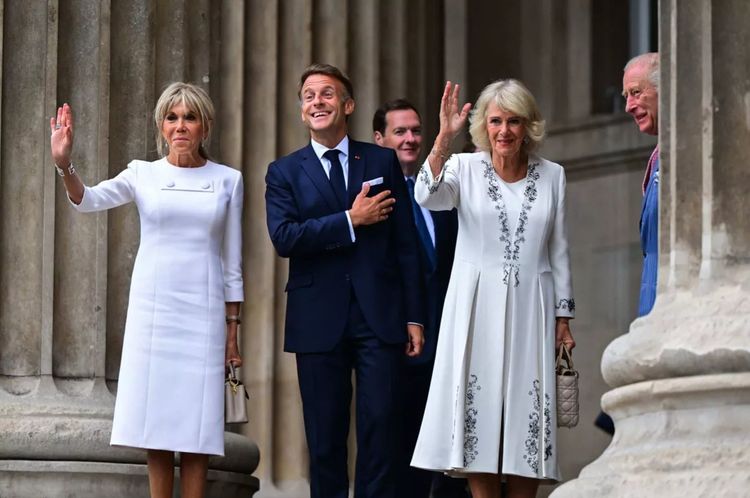 Emmanuel Macron très proche de Camilla : ce geste spontané qui n'est pas passé inaperçu à Londres | So Busy Girls
