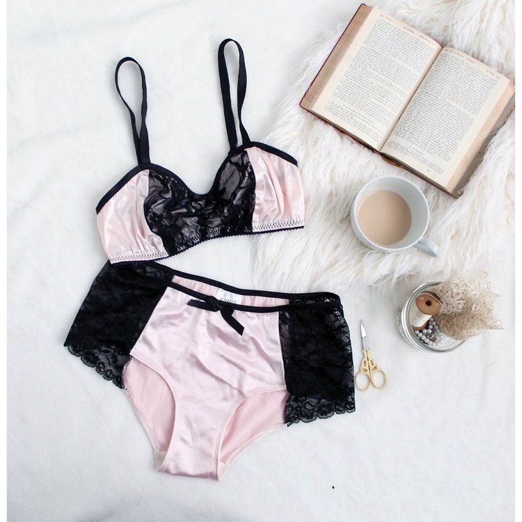 ensemble-lingerie-ballet-rose-satin-et-dentelle-noire
