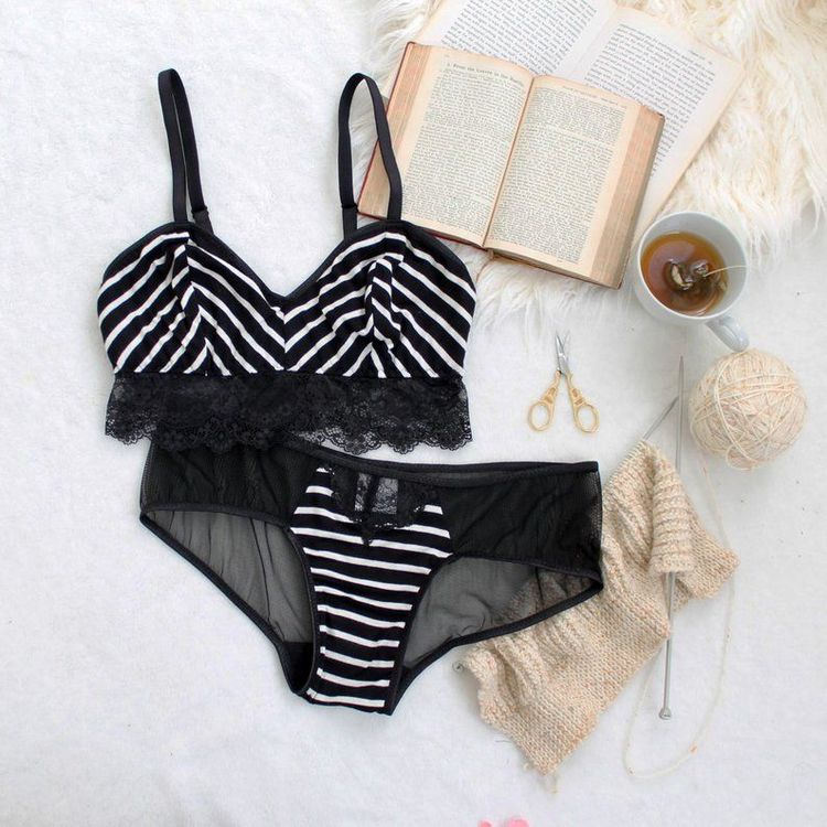 ensemble-lingerie-noir-et-blanc-rayures