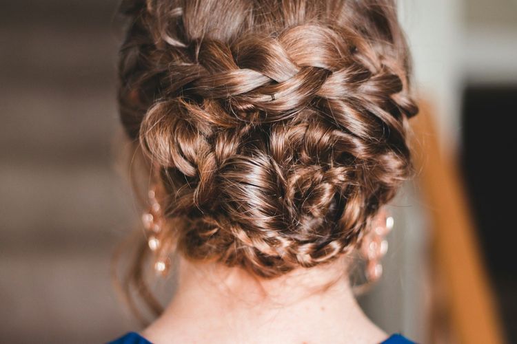 S'attacher les cheveux tout le temps : bonne ou mauvaise id&eacute;e ?