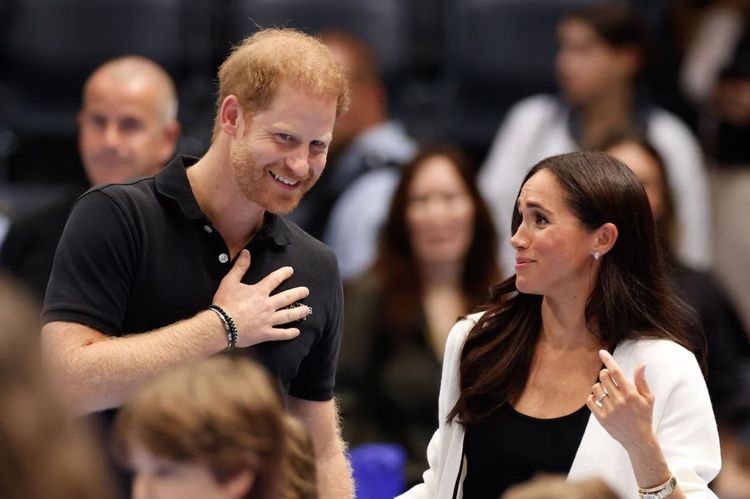 Le coup bas de Meghan Markle et Harry contre David Beckham qui fait scandale | So Busy Girls