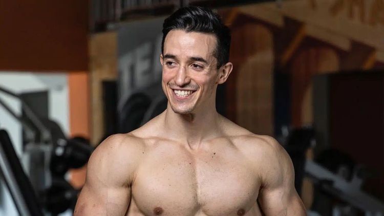 Combien gagne vraiment Tibo InShape ? Le YouTubeur dévoile son salaire de 10 000 euros par mois sans complexe | So Busy Girls