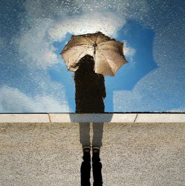 femme-parapluie-pluie-soleil