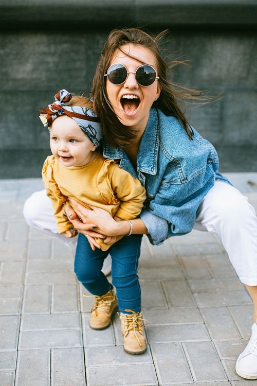 femme-petite-fille-sourire