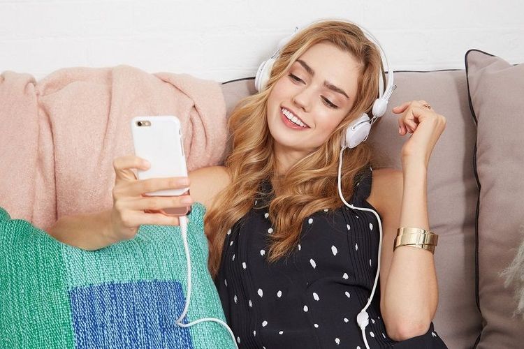 Ecouter toujours la m&ecirc;me musique.