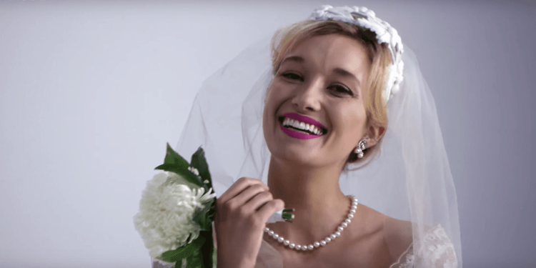 Découvrez 100 ans de robe de mariée en 3 minutes | So Busy Girls
