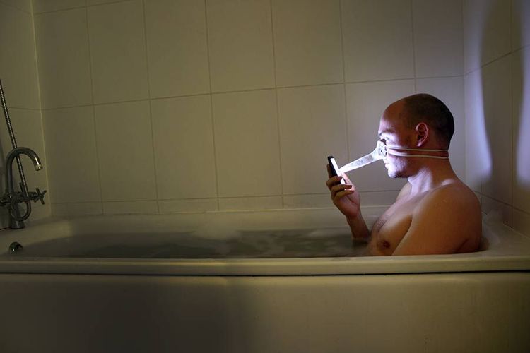 finger-nose-stylus-bain