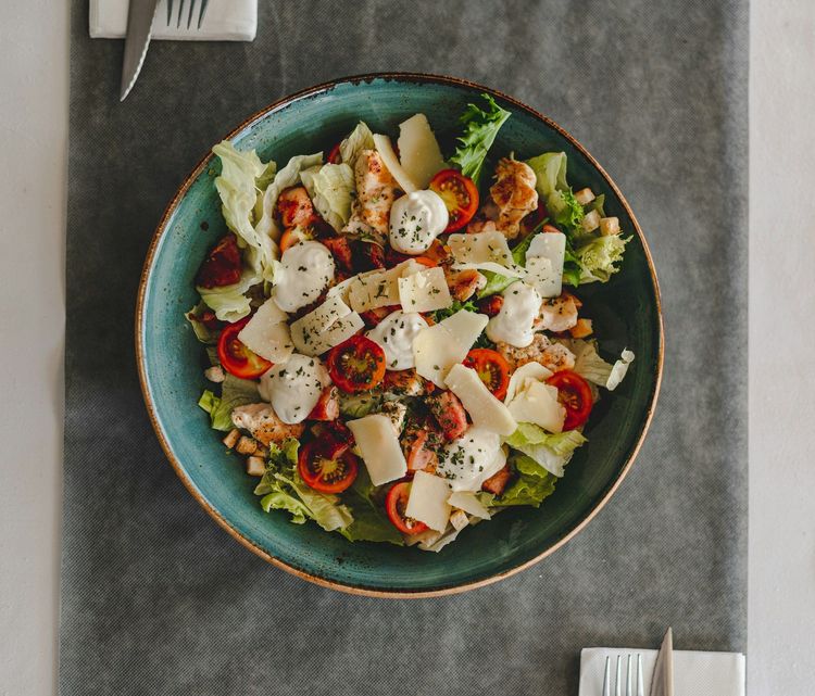 Panzanella : la salade italienne parfaite pour utiliser le pain de la veille | So Busy Girls