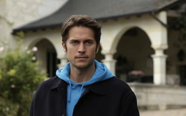 Gabriel dans Emily in Paris : pourquoi c'est un petit ami malsain