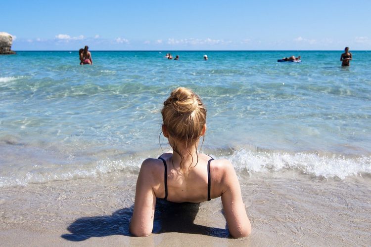 12 coiffures faciles pour garder la nuque dégagée et avoir moins chaud | So Busy Girls