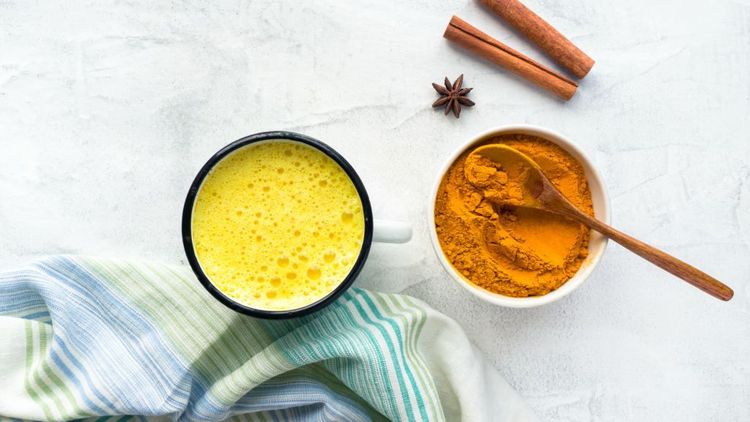 Recette golden latte : caf&eacute; au curcuma, la recette maison