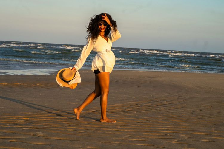 Coiffures de plage : 8 idées qui évitent les nœuds sans tirer sur les racines | So Busy Girls