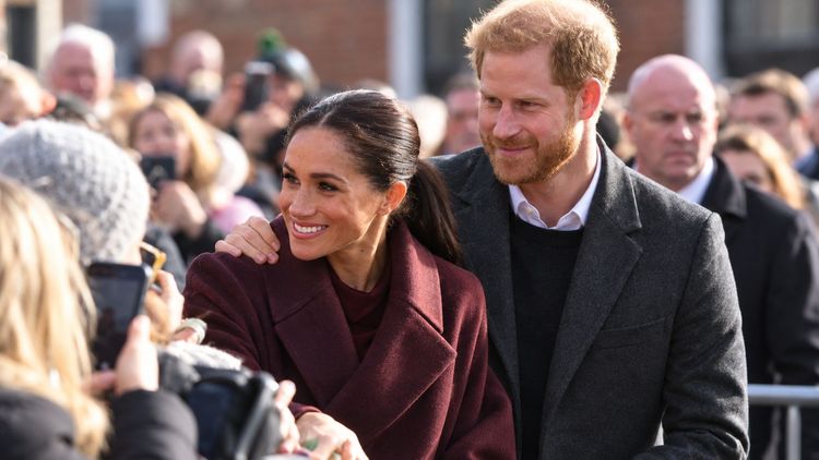 « Ils auraient dû prévenir le roi » : Harry et Meghan Markle au cœur d'un nouveau malaise avec Charles III à cause d'un télescopage d'agendas | So Busy Girls