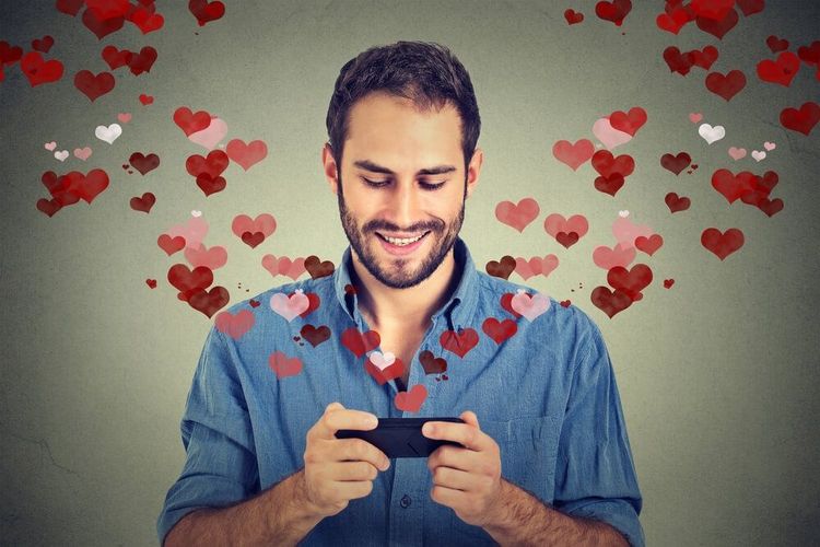 homme-smartphone-coeur
