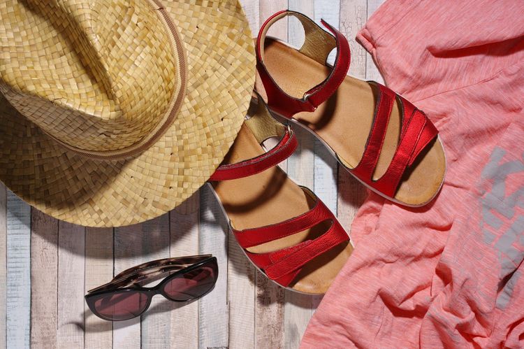 Sandales qui blessent : comment éviter les ampoules sans renoncer à les porter | So Busy Girls