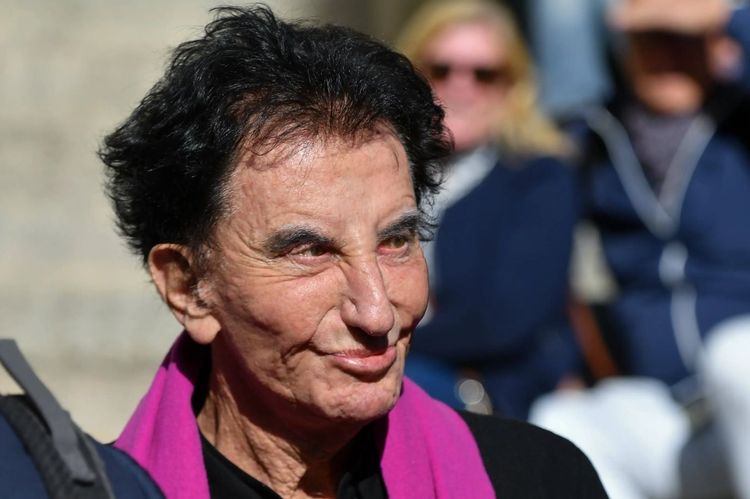 Jack Lang tout sourire à la Techno Parade : sa présence crée un gros malaise, les organisateurs font une mise au point cinglante | So Busy Girls