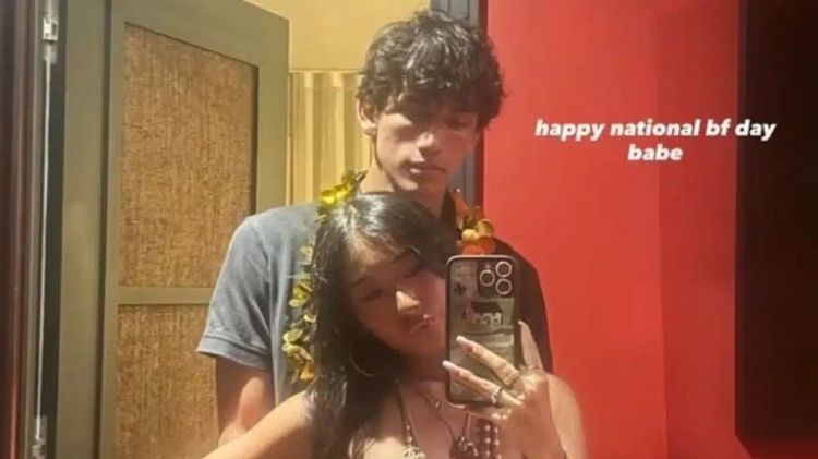 Jade Hallyday officialise sa relation avec Aaron Thomas pour la journ&eacute;e des petits amis et leur photo de couple fait le buzz