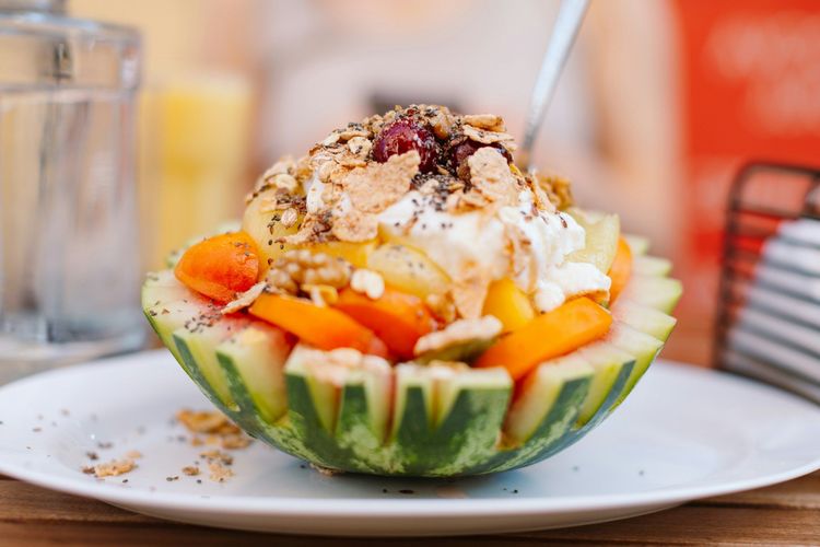 Petit-déjeuner d’été : 8 idées fraîches qui calent sans donner envie de se recoucher | So Busy Girls