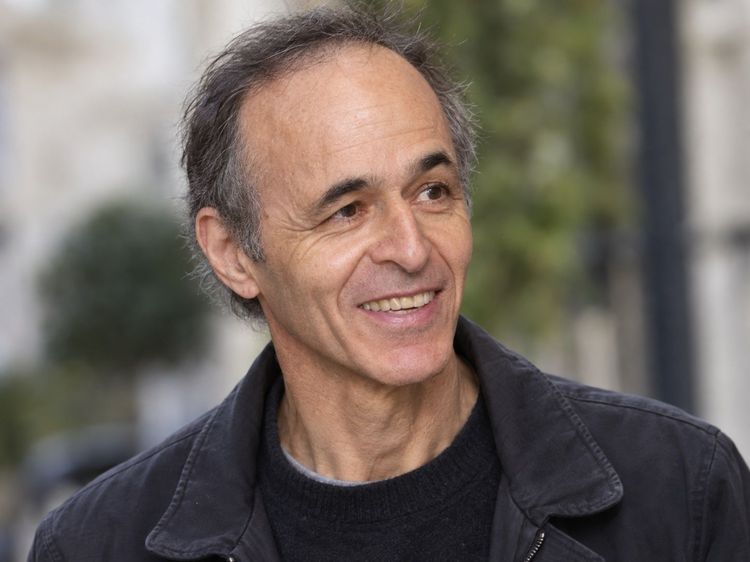 « Trois refus » : juste après son apparition au concert de Céline Dion, Jean-Jacques Goldman raconte le jour où sa carrière aurait pu s’arrêter | So Busy Girls