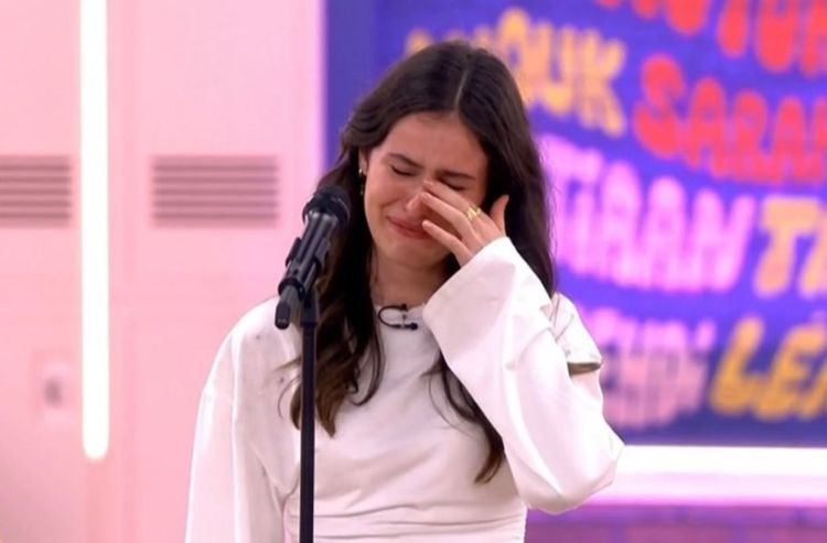 Star Academy : Jeanne perd ses moyens, s’arrête en plein milieu… et relance toutes les rumeurs sur Léo