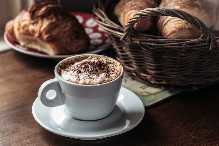 Boire une boisson au cacao rendrait plus intelligent : bienfaits du chocolat.