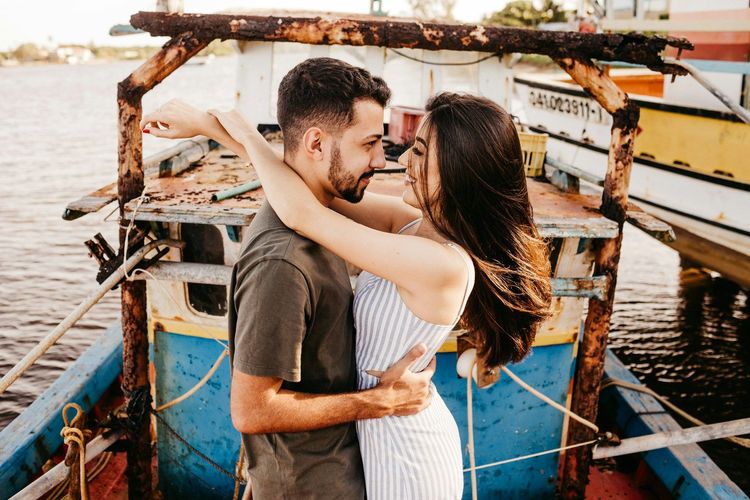 Un couple avec des salaires similaires est plus solide.