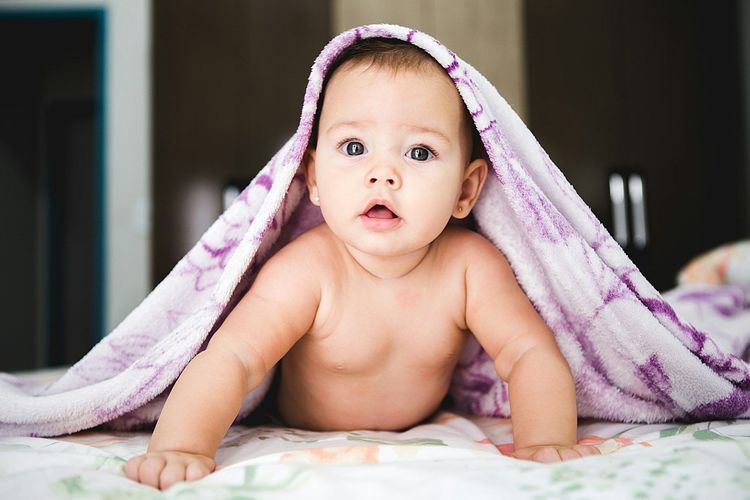 Idées de prénoms poétiques pour bébé
