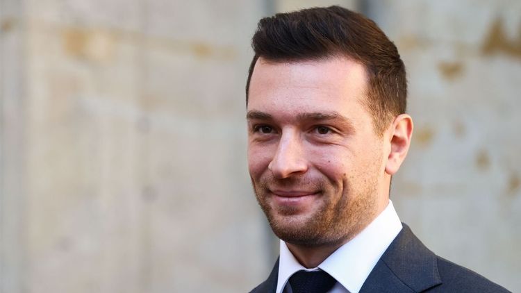 Après les rumeurs de rupture, Jordan Bardella dévoile pour ses 31 ans la photo que personne n’attendait | So Busy Girls