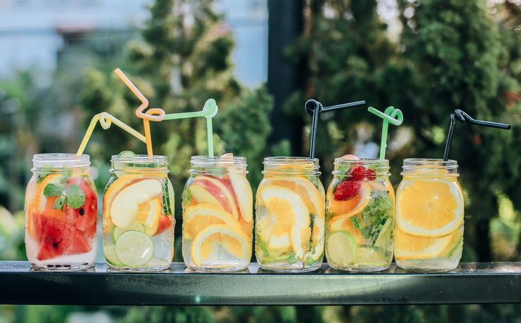 Recette d'eau detox pour &eacute;liminer les toxines.