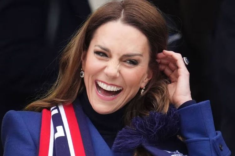 Kate Middleton radieuse en solo &agrave; Twickenham : cette apparition qui fait parler en pleine temp&ecirc;te royale