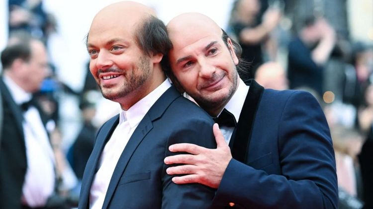 Chauves et fiers : Kev Adams et Micha&euml;l Youn font sensation &agrave; Cannes pour leur nouveau film