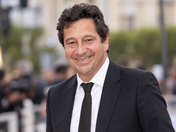 « Il n’y a qu’à se baisser pour attraper les conneries » : Laurent Gerra cash sur la présidentielle de 2027, il ne mâche pas ses mots | So Busy Girls