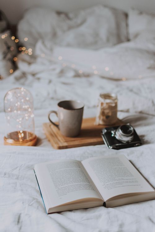lire-ouvert-lit
