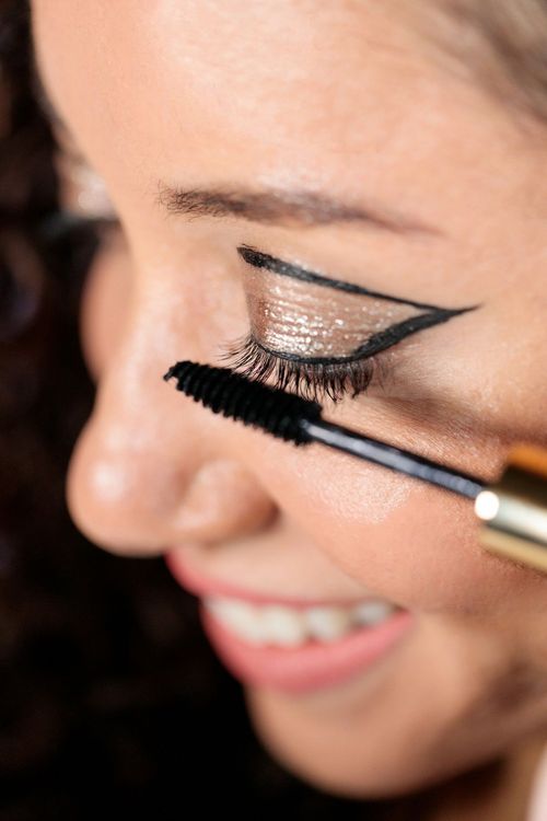 Mieux vaut &eacute;viter de plonger la brosse plusieurs fois dans le tube de mascara.