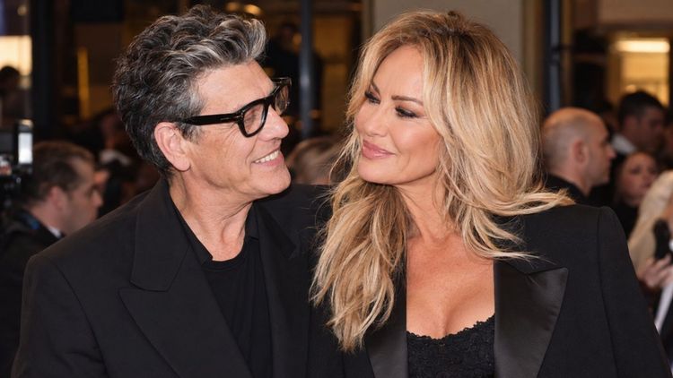 « Je vous laisse deviner laquelle ! » : Adriana Karembeu dévoile le geste très romantique de Marc Lavoine, sa déclaration d'amour la fait fondre | So Busy Girls