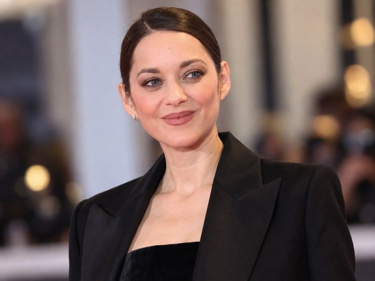 « Parfois, je l’ai regretté » : Marion Cotillard révèle ce qu’elle aurait préféré ne jamais faire devant une caméra | So Busy Girls