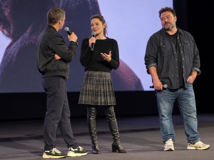 « Ce n’est pas totalement fini » : Marion Cotillard recadre Guillaume Canet en pleine avant-première, Denis Ménochet obligé de s’interposer | So Busy Girls