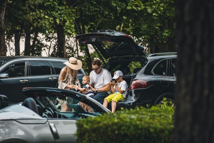 Le sac anti-crise à préparer avant un long trajet avec les enfants | So Busy Girls