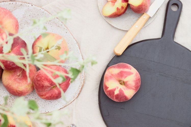 Pêches mûres : 9 desserts frais à préparer sans allumer le four | So Busy Girls