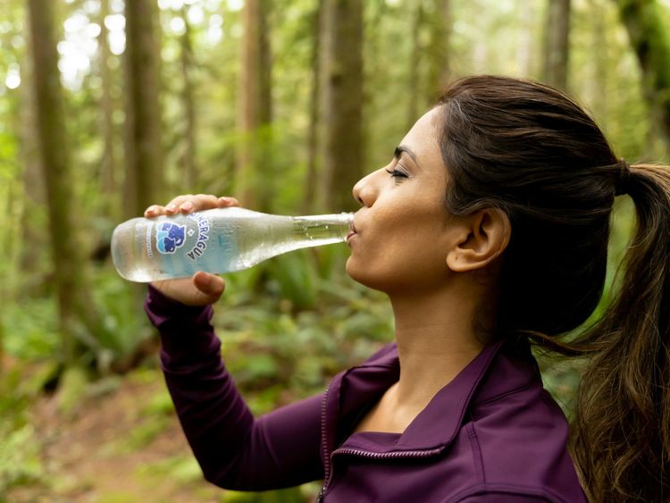 Combien d’eau faut-il boire quand il fait très chaud ? Les repères utiles pour éviter la déshydratation | So Busy Girls