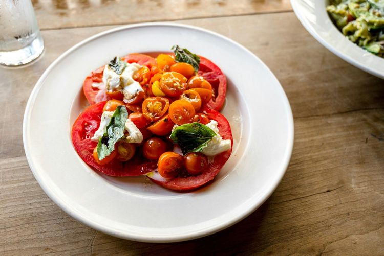 Tomates d’été : 9 façons de les servir sans refaire la même salade | So Busy Girls