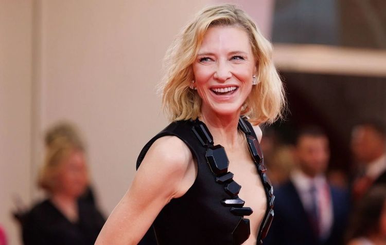 Mostra de Venise 2025 : les images spectaculaires des stars sur le tapis rouge : Cate Blanchett